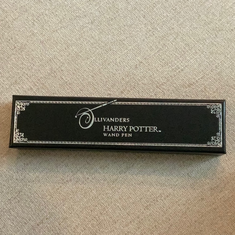 Wizarding World of Harry Potter Ollivander’s Wand Pen.